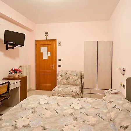 Hotel Il Quadrifoglio Cascia Room photo